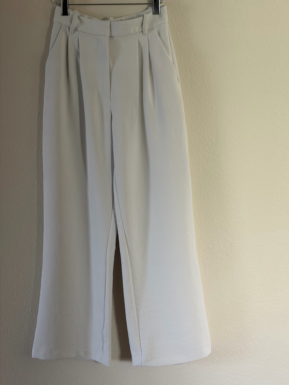 Abercrombie&Fitch Women’s High Waste Wider Leg OffWhite Pants Size 25/0 Short